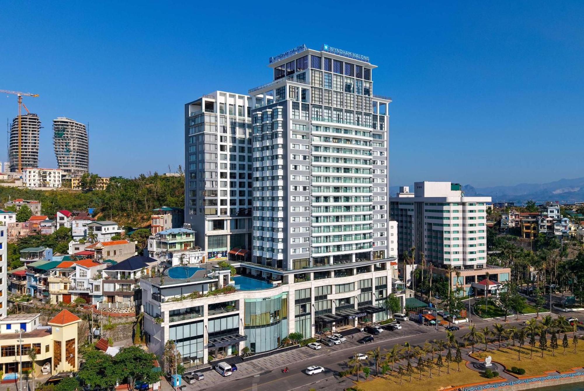 Wyndham Legend Halong Hotel Ha Long Exterior photo The hotel in 2016