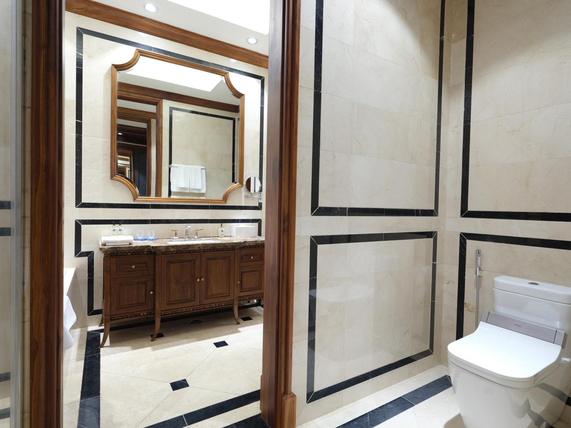 Wyndham Legend Halong Hotel Ha Long Exterior photo